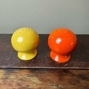 FiestaWare VTG 1950s Yellow & Red (Orange) Round Ball Salt‎ & Pepper Shakers
